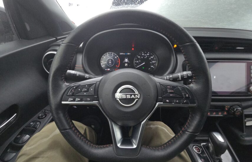 2023 Nissan Kicks SR