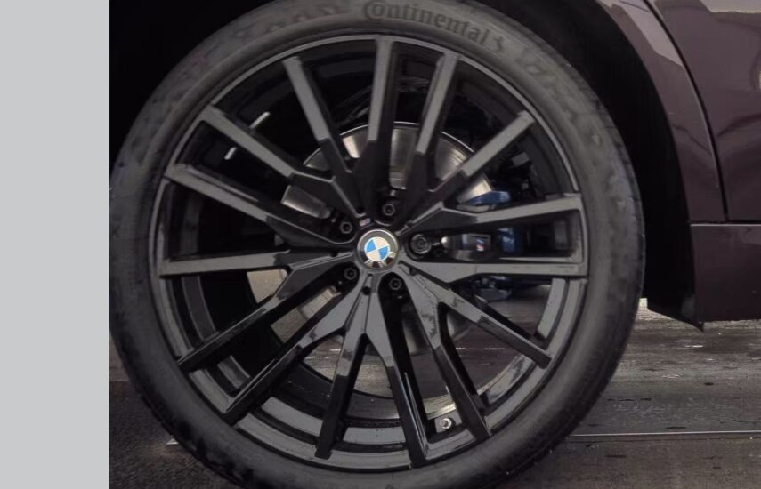 2025 BMW M5 xDrive40i M SPORT LINE