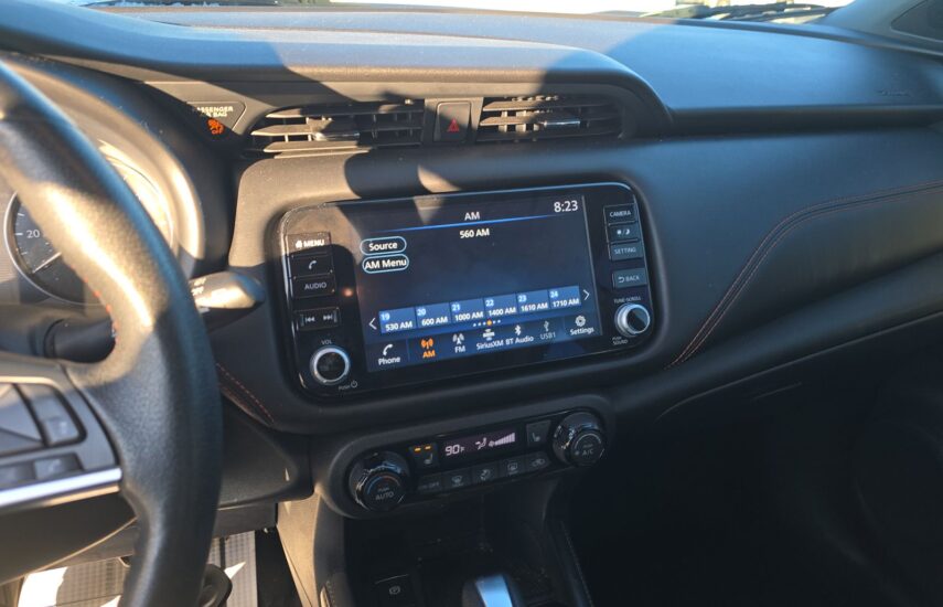 2023 Nissan Kicks SR