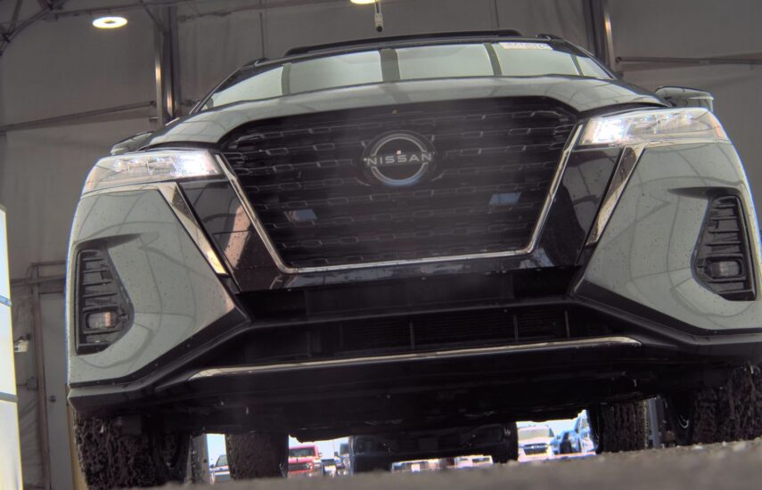 2023 Nissan Kicks SR