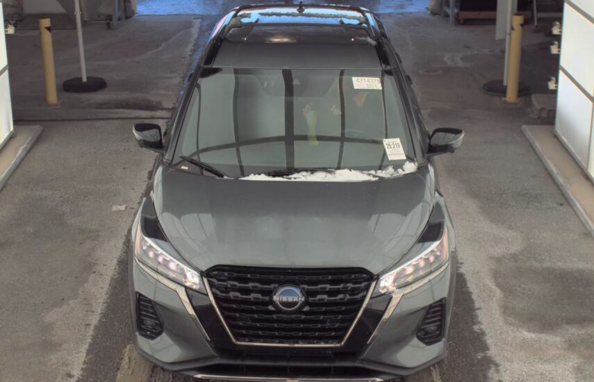 2023 Nissan Kicks SR