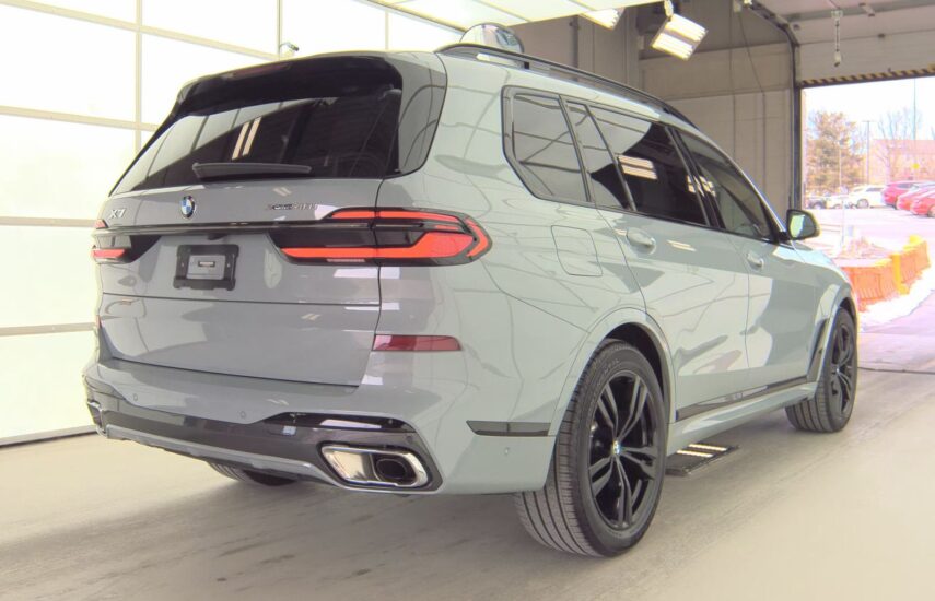 2023 BMW X7 Sports Activity