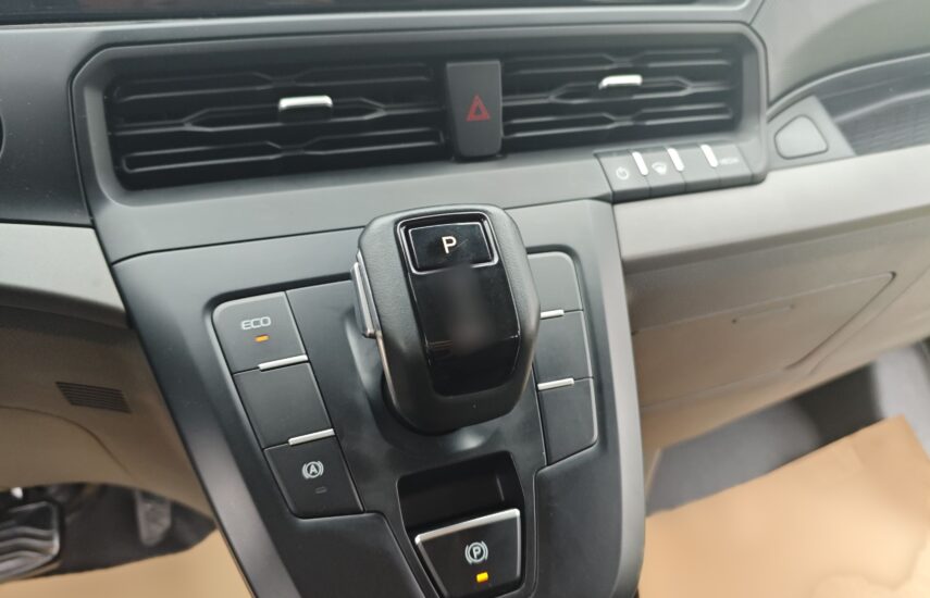 Ford Transit 2023 2.0T Diesel Automatic Multi-Function Commercial Vehicle Short Wheelbase Low Roof 5/6 Seats